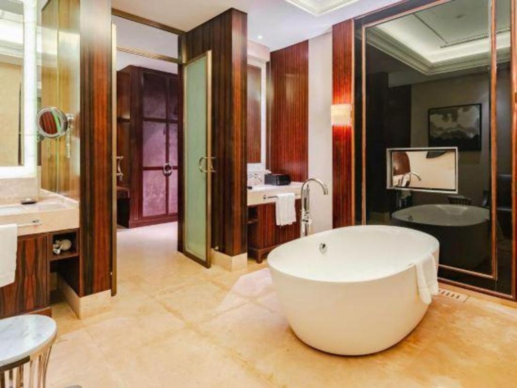 Eadry Royal Garden Hotel Haikou Haikou  Zewnętrze zdjęcie