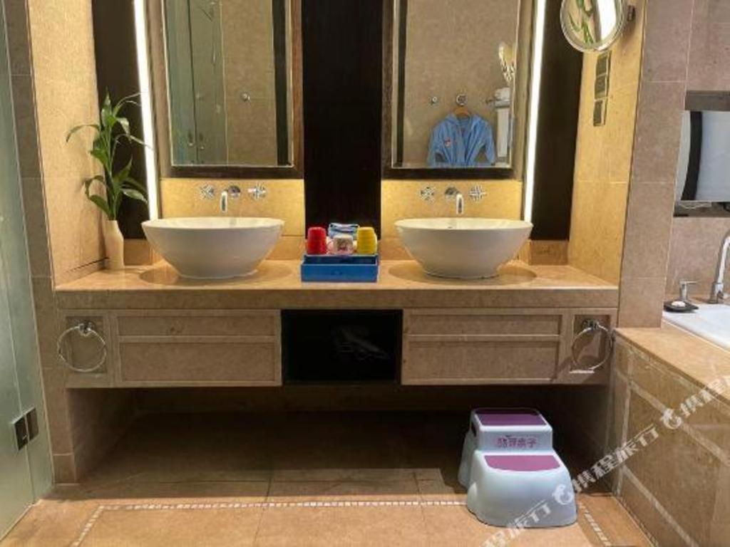 Eadry Royal Garden Hotel Haikou Haikou  Zewnętrze zdjęcie